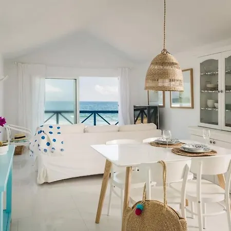 Casa Charcon Alto, En Primera Linea De Mar - Lanzarote Фамара